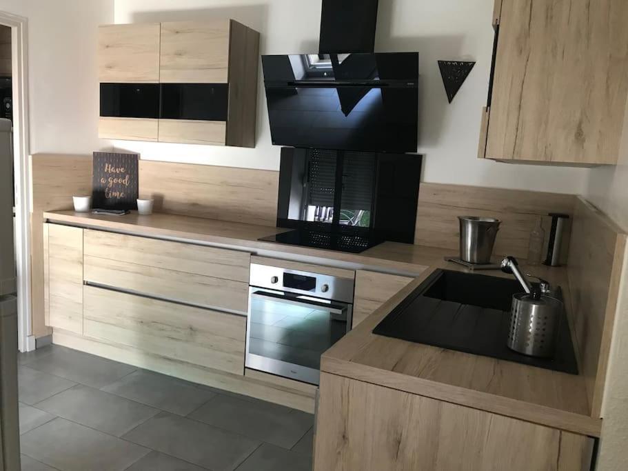 Appartement Avec Terrasse Centre De La Bastide Каркасон Екстериор снимка